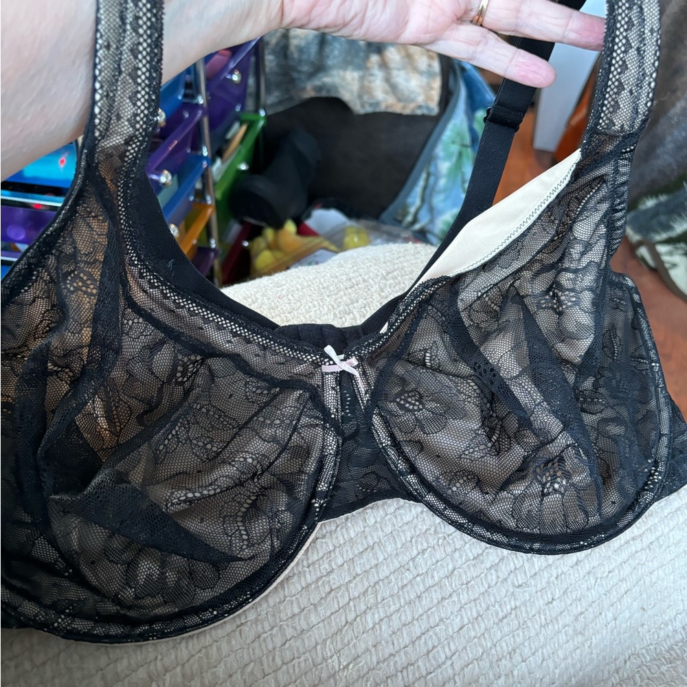Cacique Lace Black/Cream Full Support Comfort Straps Bra Size 40G.